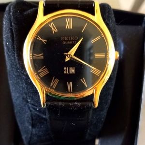 Seiko women's watch new functional dress or casual 4 photos Last one to sell